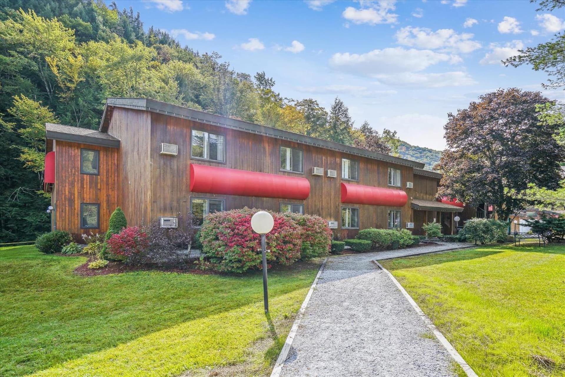 208 Cedarbrook One bedroom Queen Suite featured exterior or lobby in Killington — similar hotel