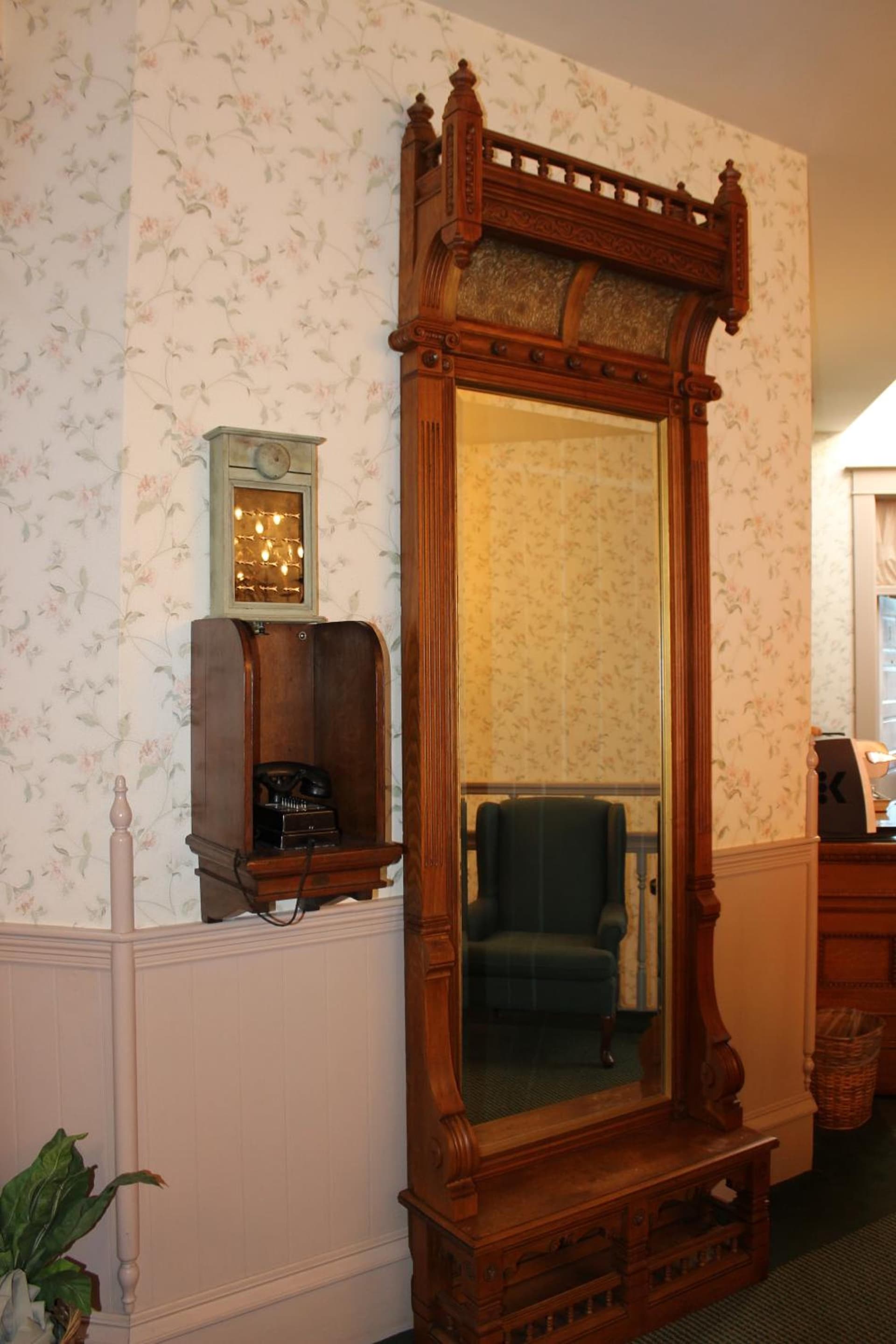 Hotel Planter interior in La Conner, WA — gallery photo 2