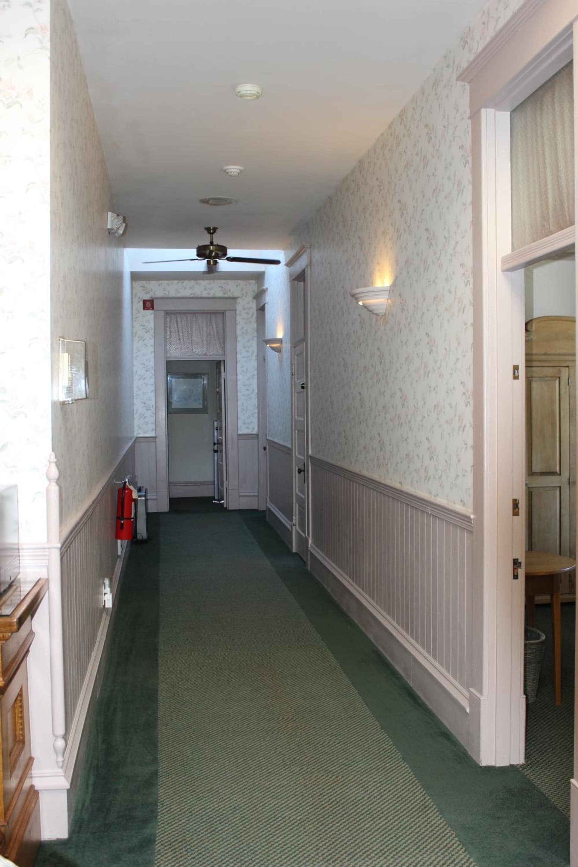 Hotel Planter gallery photo in La Conner, WA — image 116