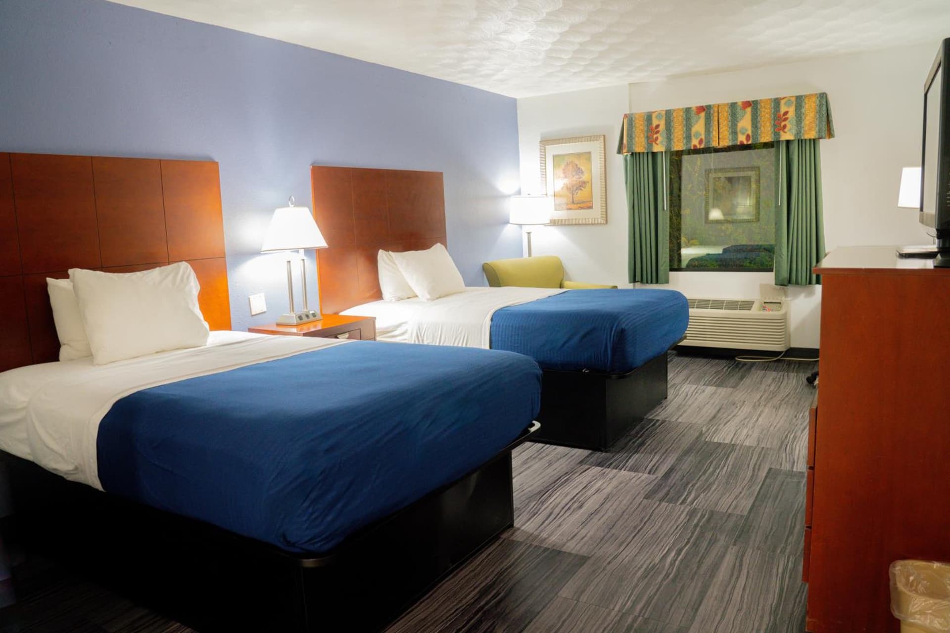 The Royal Inn & Suites gallery photo in Akron, OH — image 9