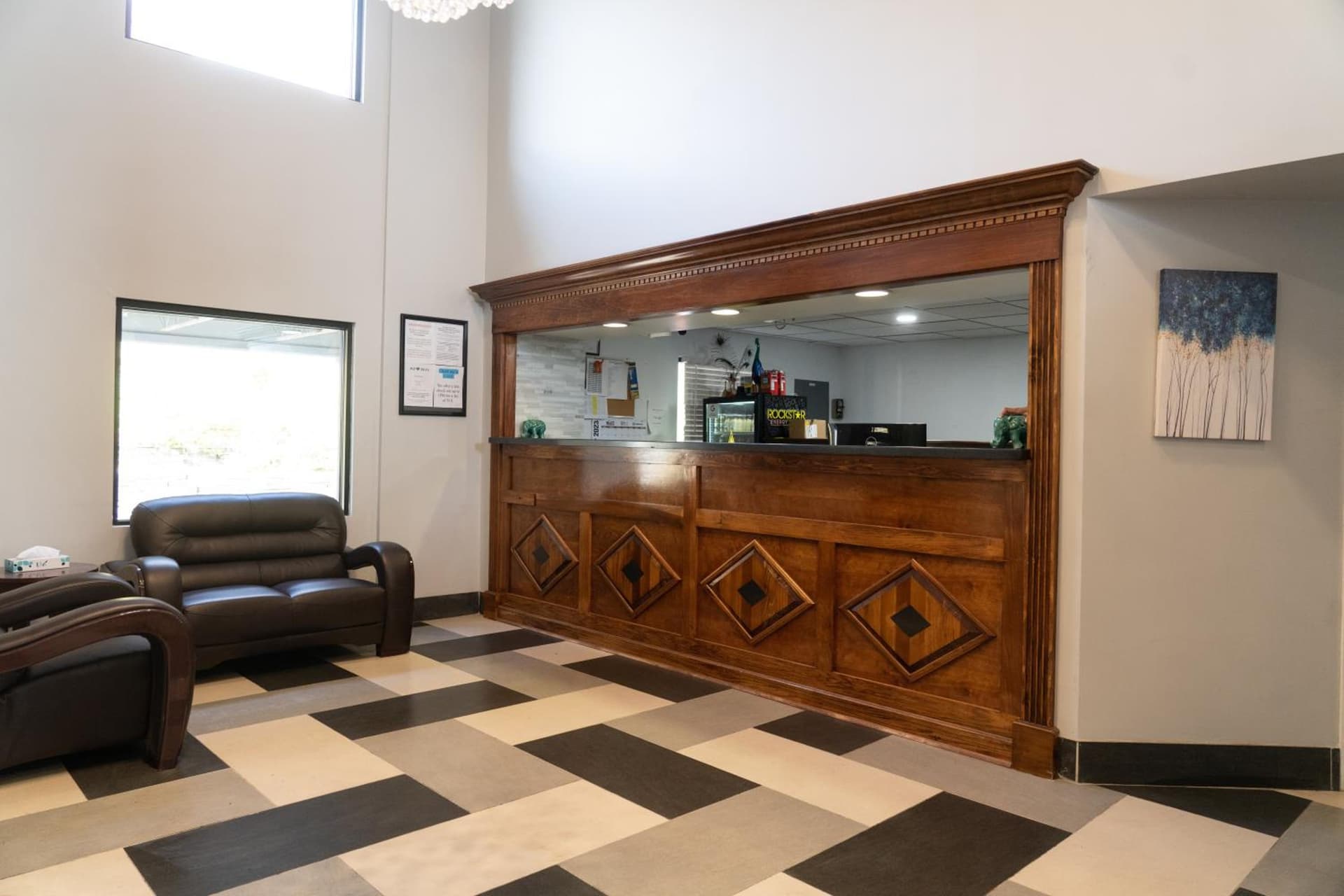 The Royal Inn & Suites gallery photo in Akron, OH — image 7