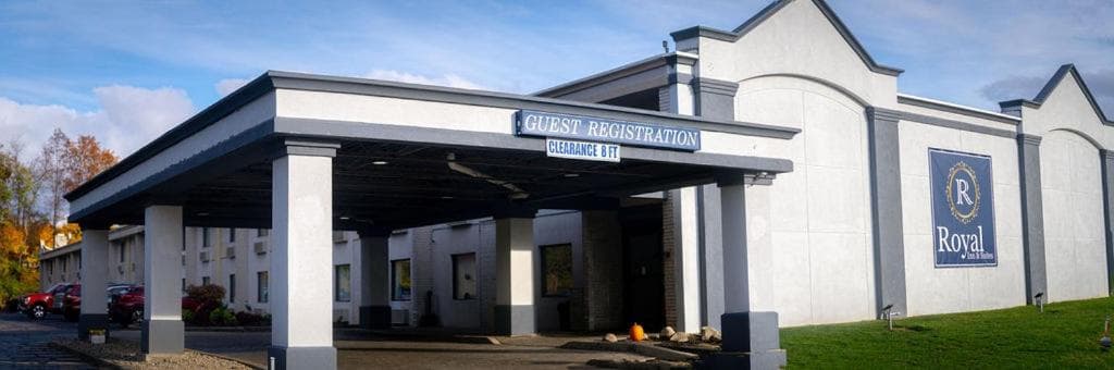The Royal Inn & Suites exterior or lobby in Akron, OH — main listing photo