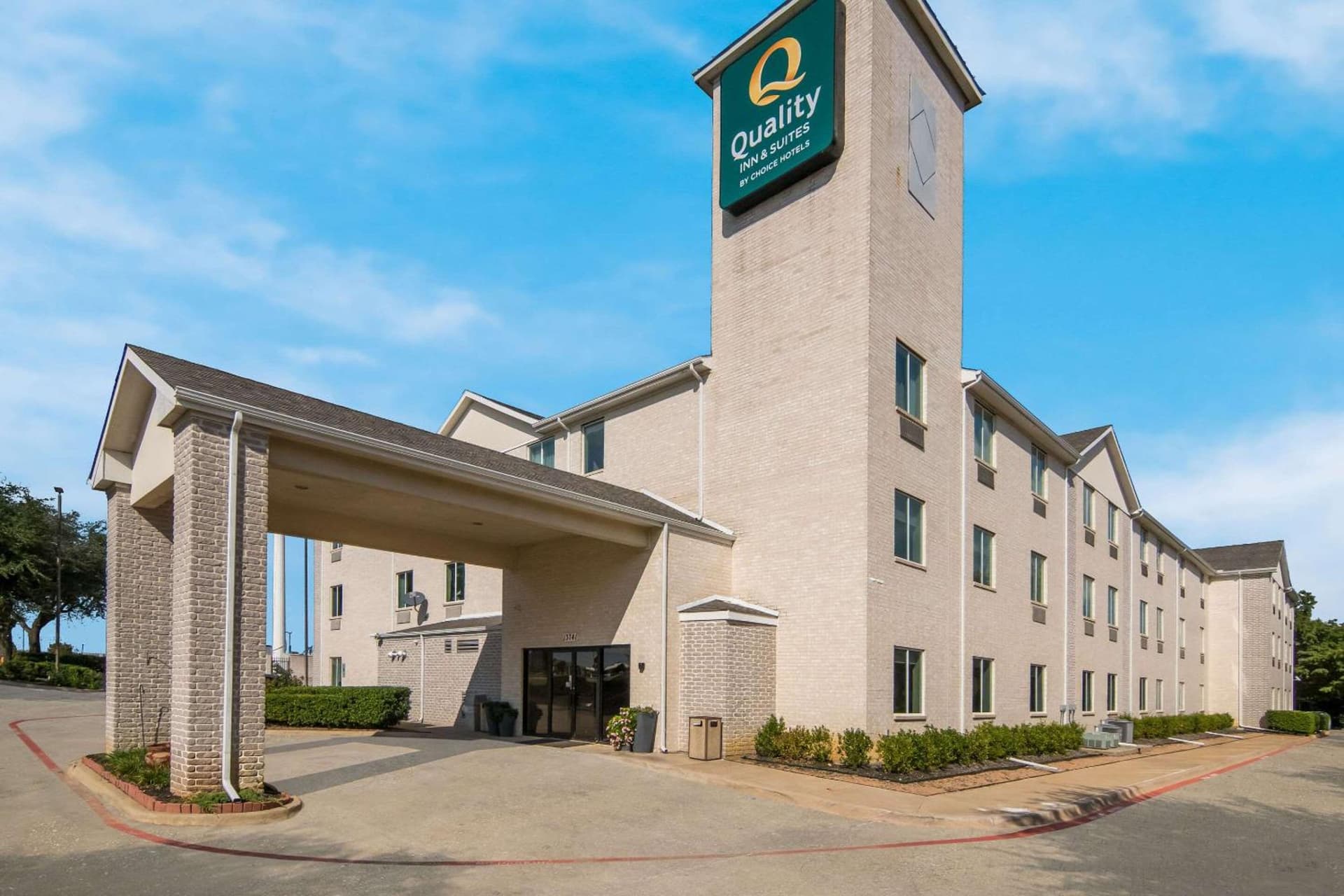 Quality Inn & Suites Roanoke - Fort Worth North — hotel in Roanoke, Texas