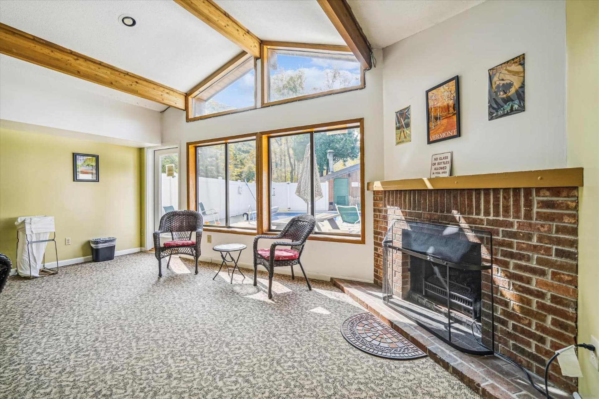 Cedarbrook Deluxe one bedroom suite located on 2nd floor with outdoor heated pool 21921 property views in Killington — gallery photo 3