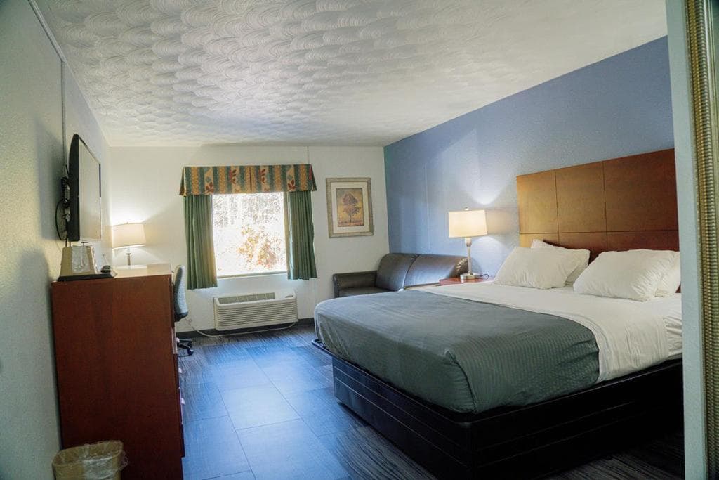 The Royal Inn & Suites gallery photo in Akron, OH — image 6