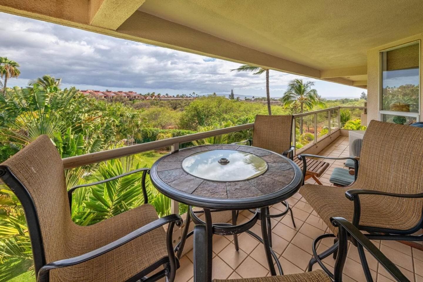 King Bed + Pools | Steps to Kamaole Beach interior in Wailea, HI — gallery photo 2