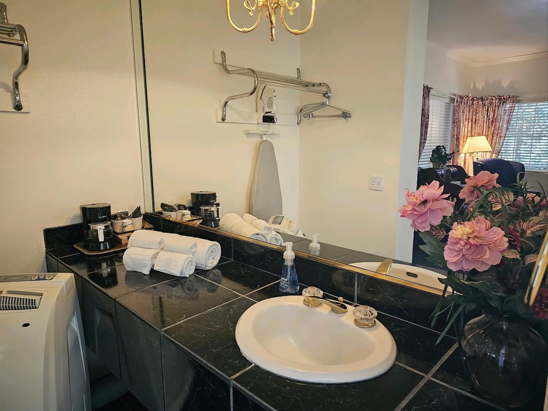 Alhatti Christian Resort interior in Idyllwild, CA — gallery photo 2