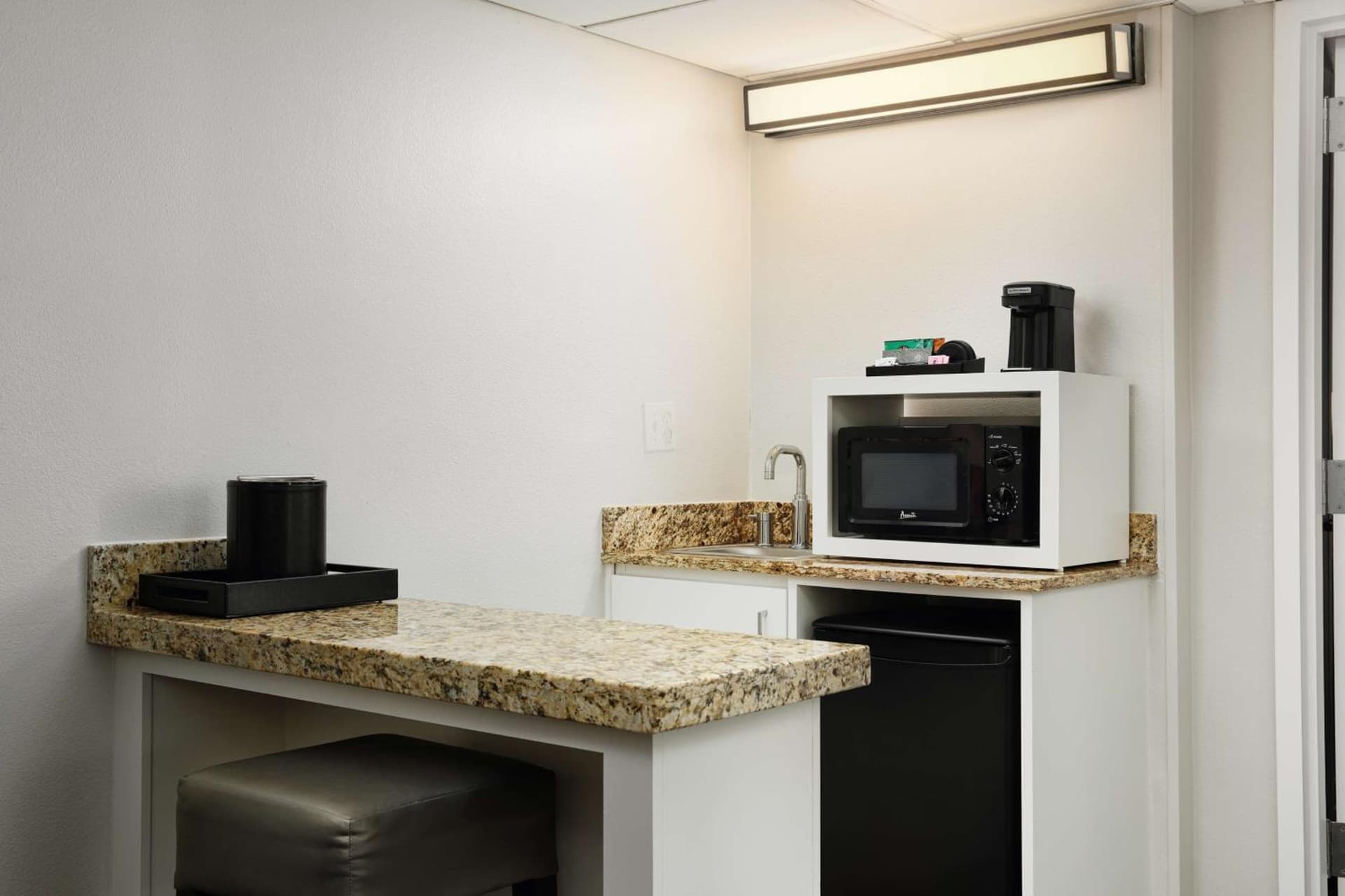 Embassy Suites by Hilton West Palm Beach Central gallery photo in West Palm Beach, FL — image 22