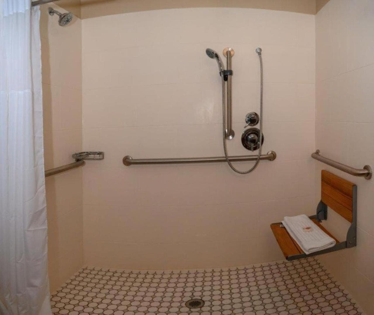 Comfort Inn & Suites Patriots Point gallery photo in Charleston, SC — image 8