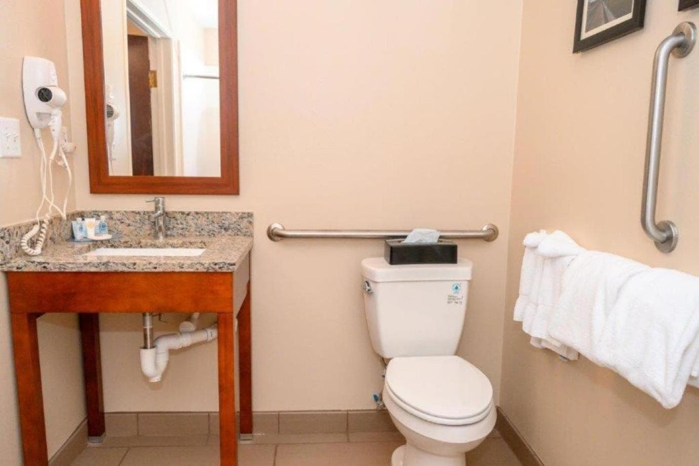 Comfort Inn & Suites Patriots Point gallery photo in Charleston, SC — image 21