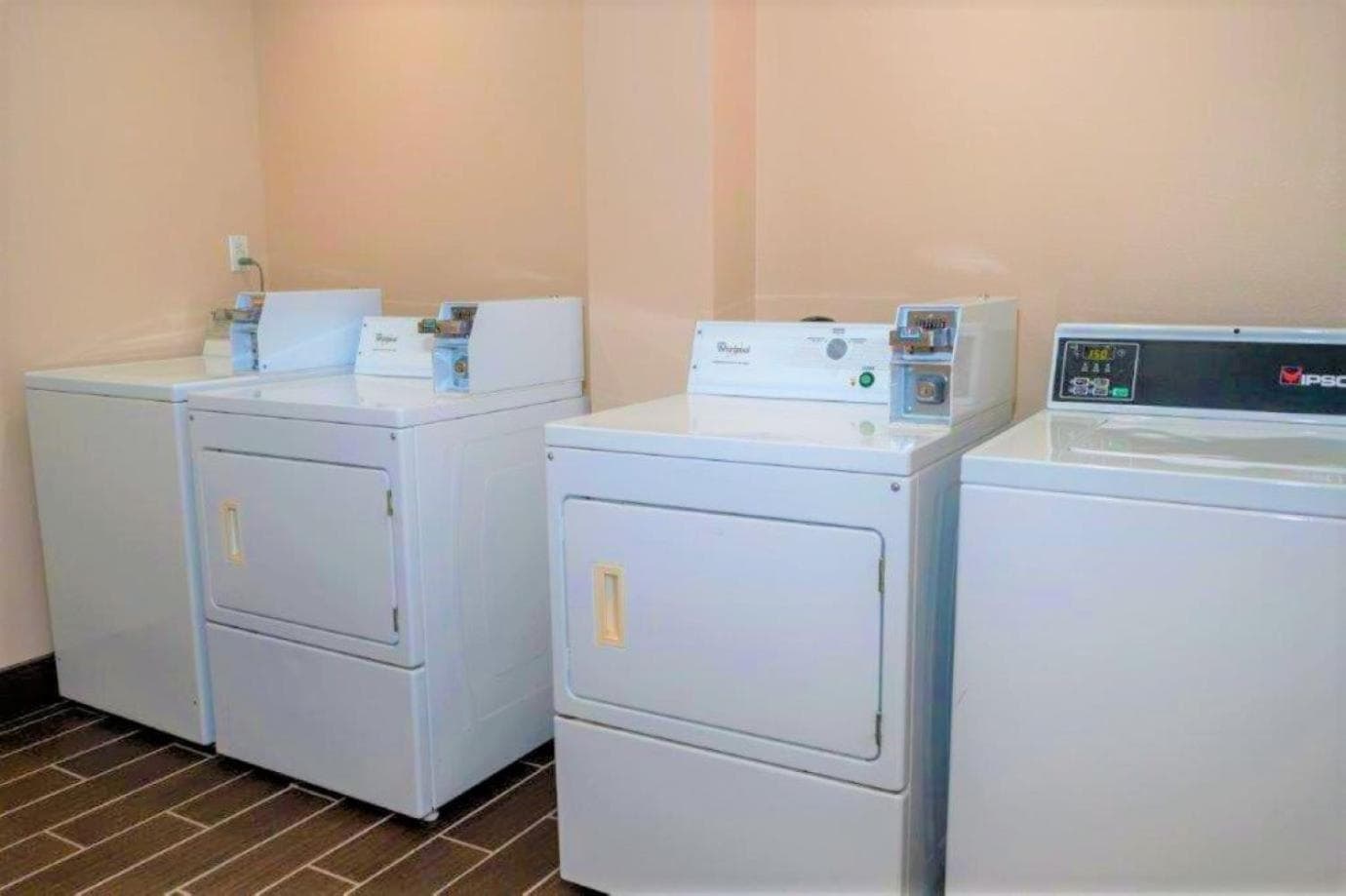 Comfort Inn & Suites Patriots Point gallery photo in Charleston, SC — image 4