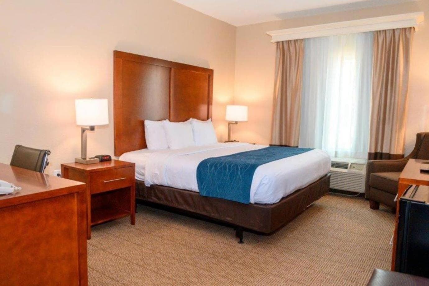 Comfort Inn & Suites Patriots Point gallery photo in Charleston, SC — image 18