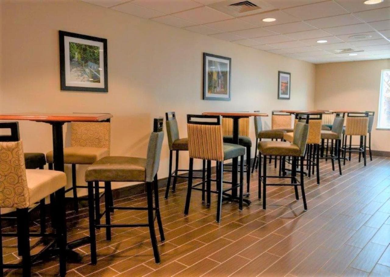 Comfort Inn & Suites Patriots Point gallery photo in Charleston, SC — image 5