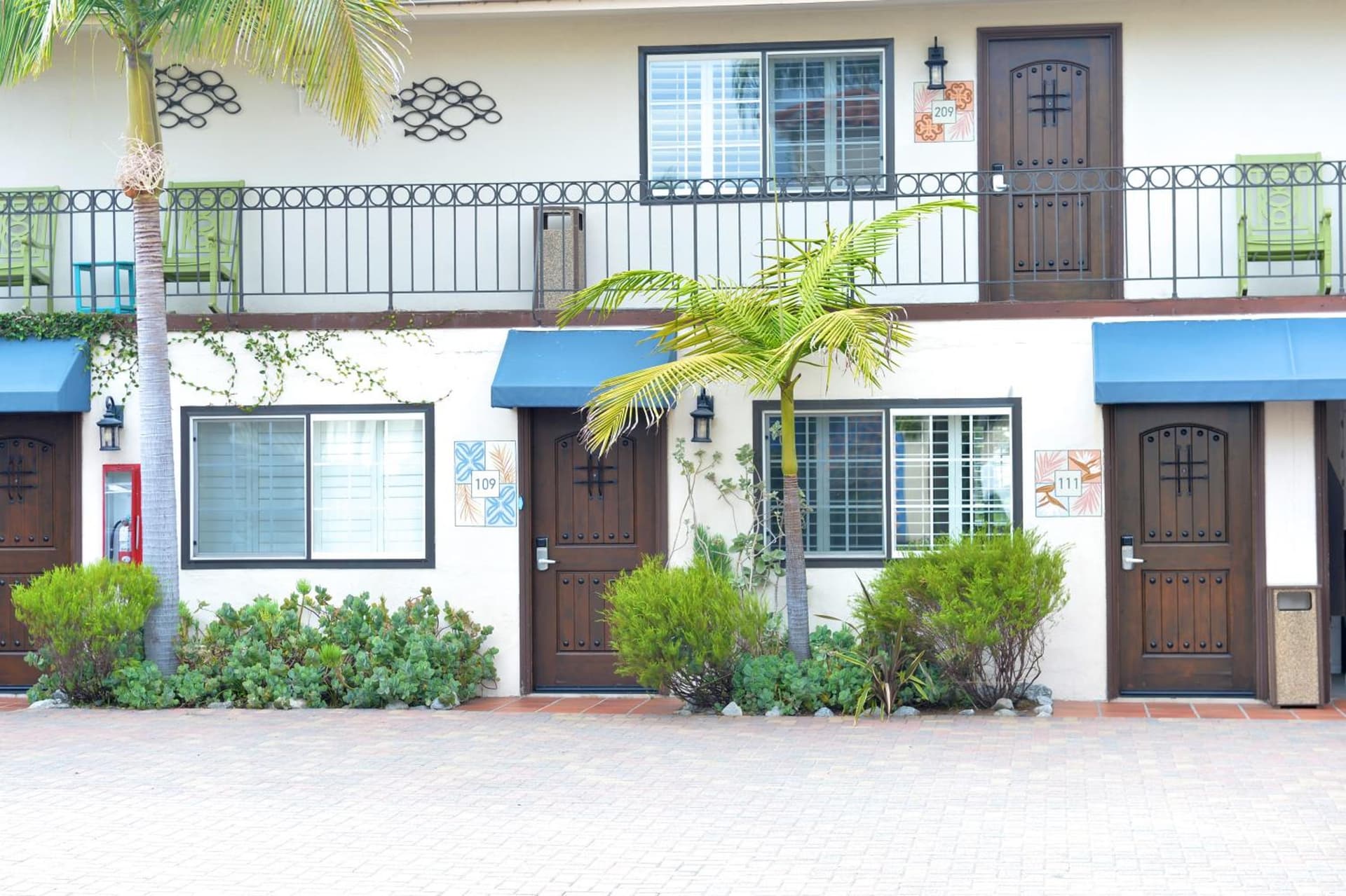 Crown City Inn Coronado exterior or lobby in San Diego, CA — main listing photo