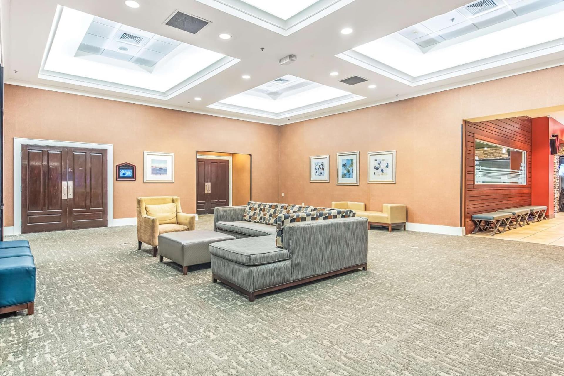 DoubleTree by Hilton Columbus interior in Columbus, GA — gallery photo 2