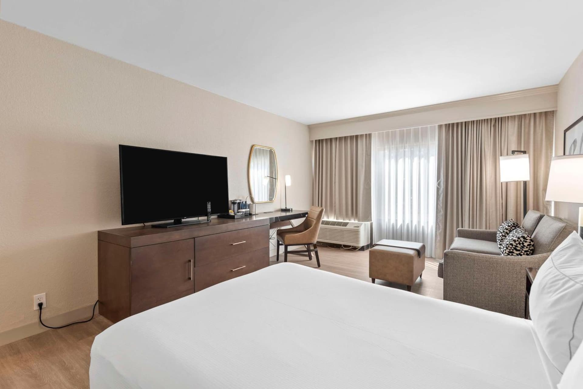 DoubleTree by Hilton Columbus interior in Columbus, GA — gallery photo 2