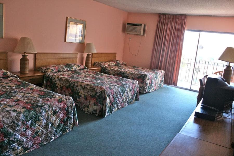 Royal Century Hotel gallery photo in Inglewood, CA — image 4