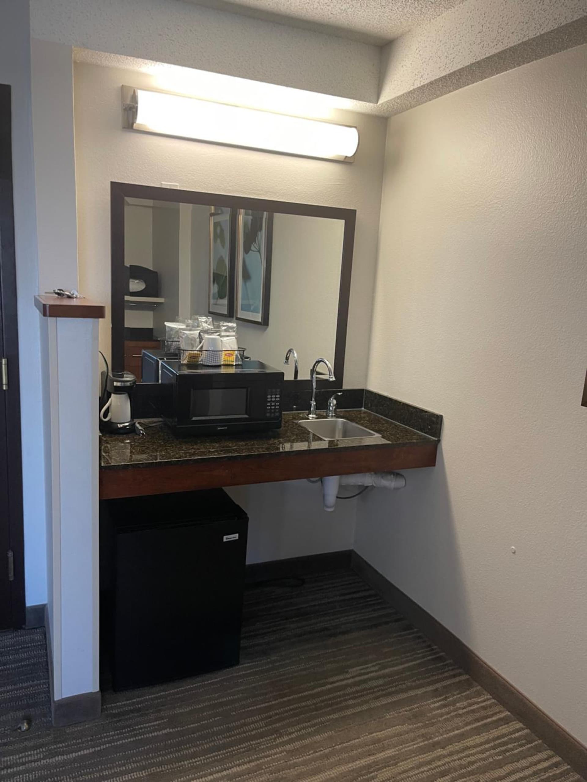 Hyatt Place Kansas City/Overland Park/Metcalf interior in Overland Park, KS — gallery photo 2