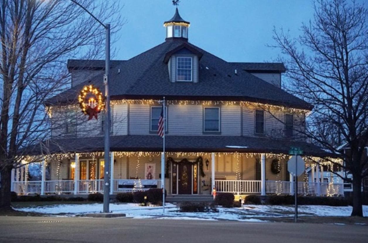 The Currier Inn interior in Greeley, CO — gallery photo 2
