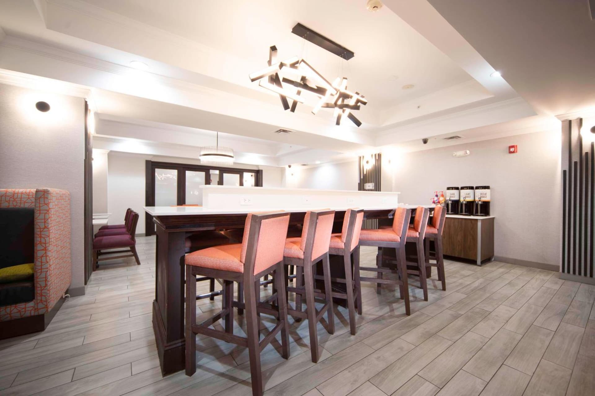 Hampton Inn Bryant interior in Bryant, AR — gallery photo 2