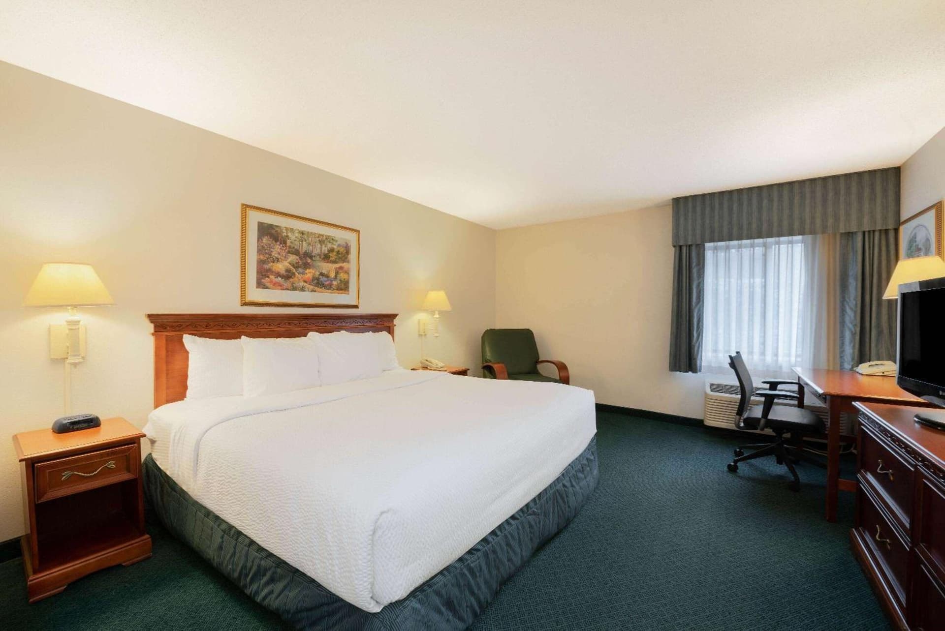 La Quinta Inn by Wyndham Cleveland Independence interior in Independence, OH — gallery photo 2