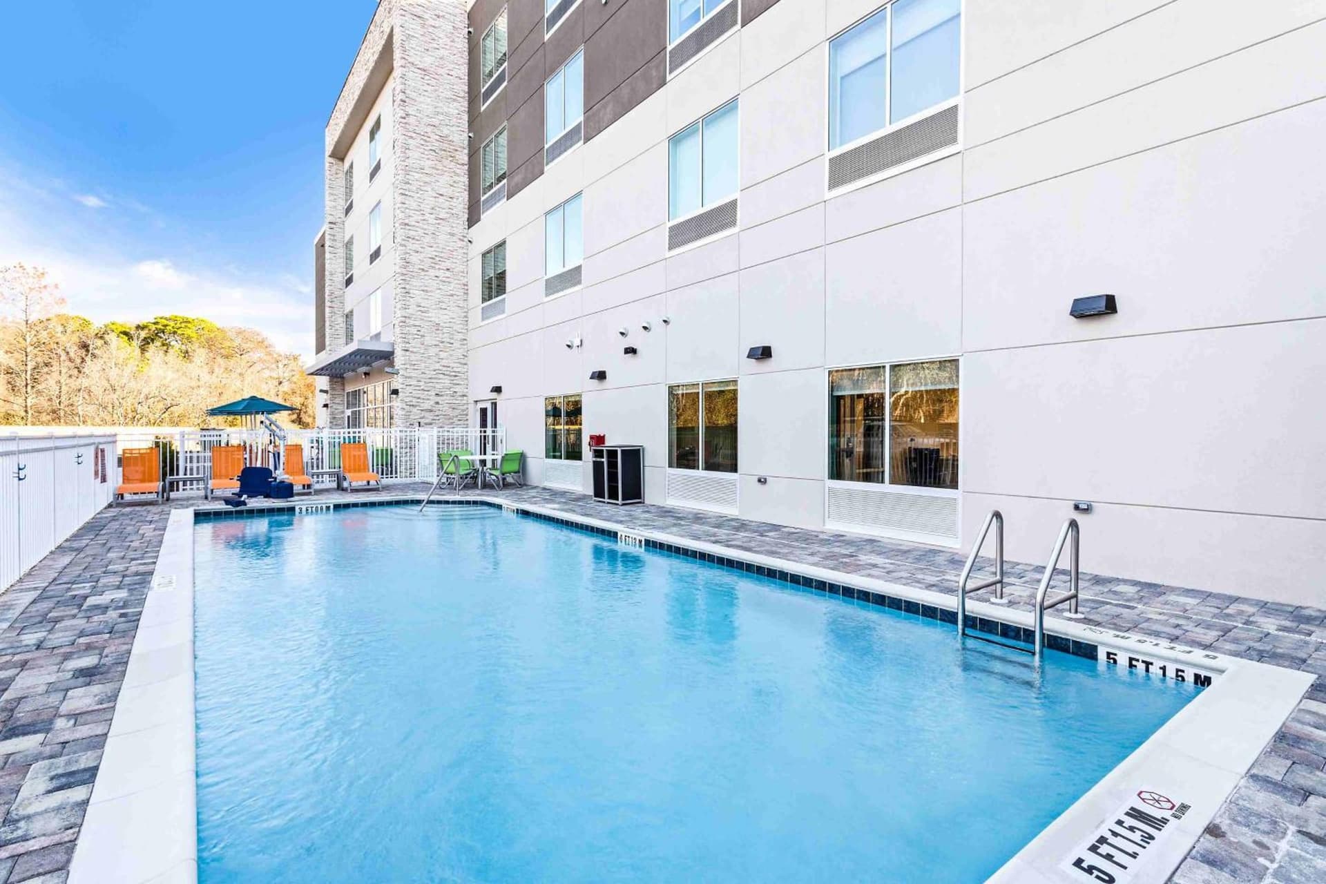Holiday Inn Express & Suites Niceville - Eglin Area by IHG property views in Niceville, FL — gallery photo 3
