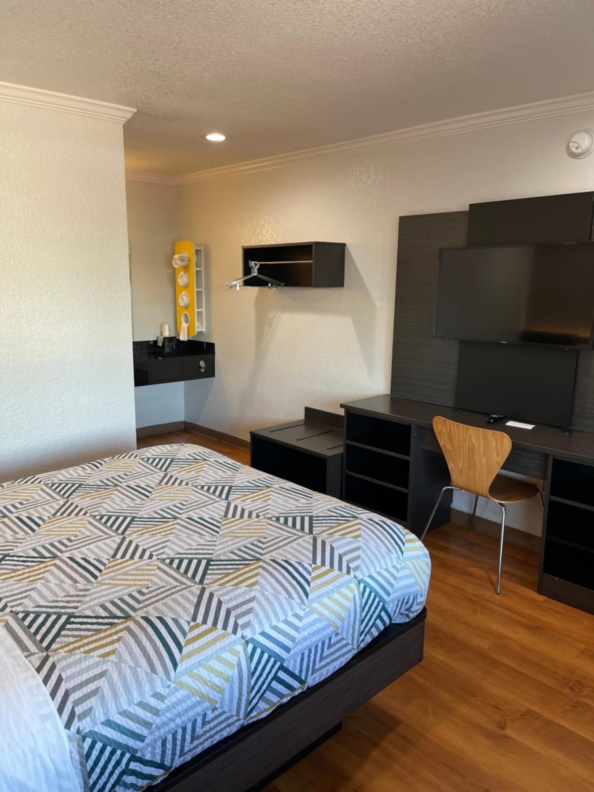 Motel 6 Sacramento, Ca - Downtown interior in Sacramento, CA — gallery photo 2