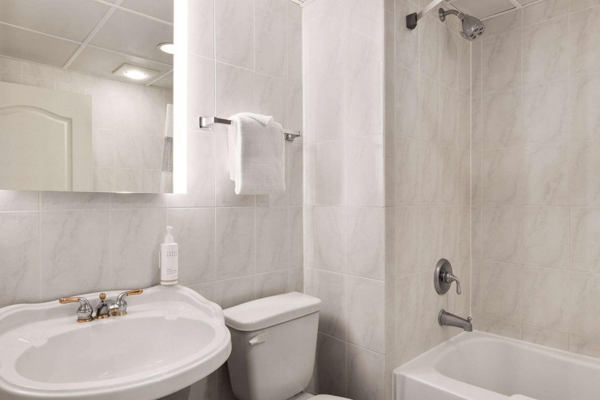 Days Inn by Wyndham Ocean City Oceanfront gallery photo in Ocean City, MD — image 41