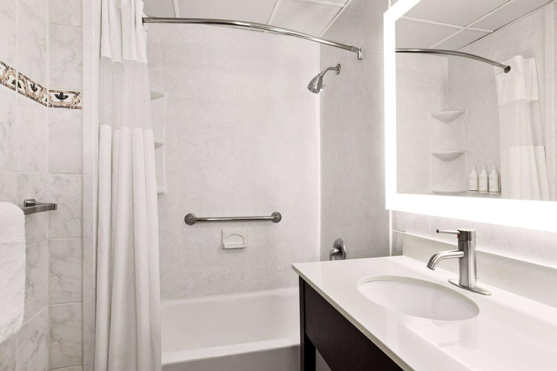 Days Inn by Wyndham Ocean City Oceanfront gallery photo in Ocean City, MD — image 90