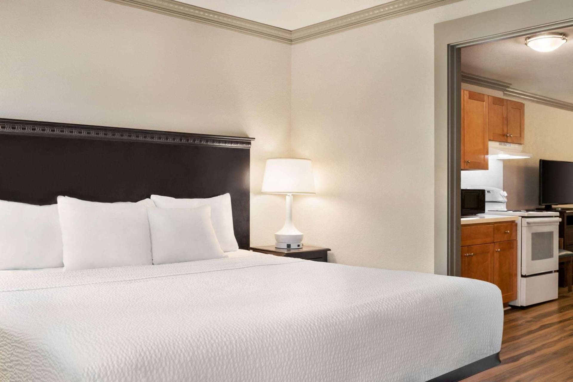Days Inn by Wyndham Ocean City Oceanfront gallery photo in Ocean City, MD — image 74