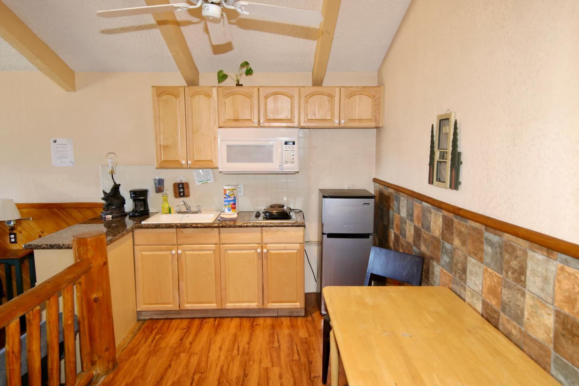 Lakefront Escape interior in Big Bear Lake, CA — gallery photo 2