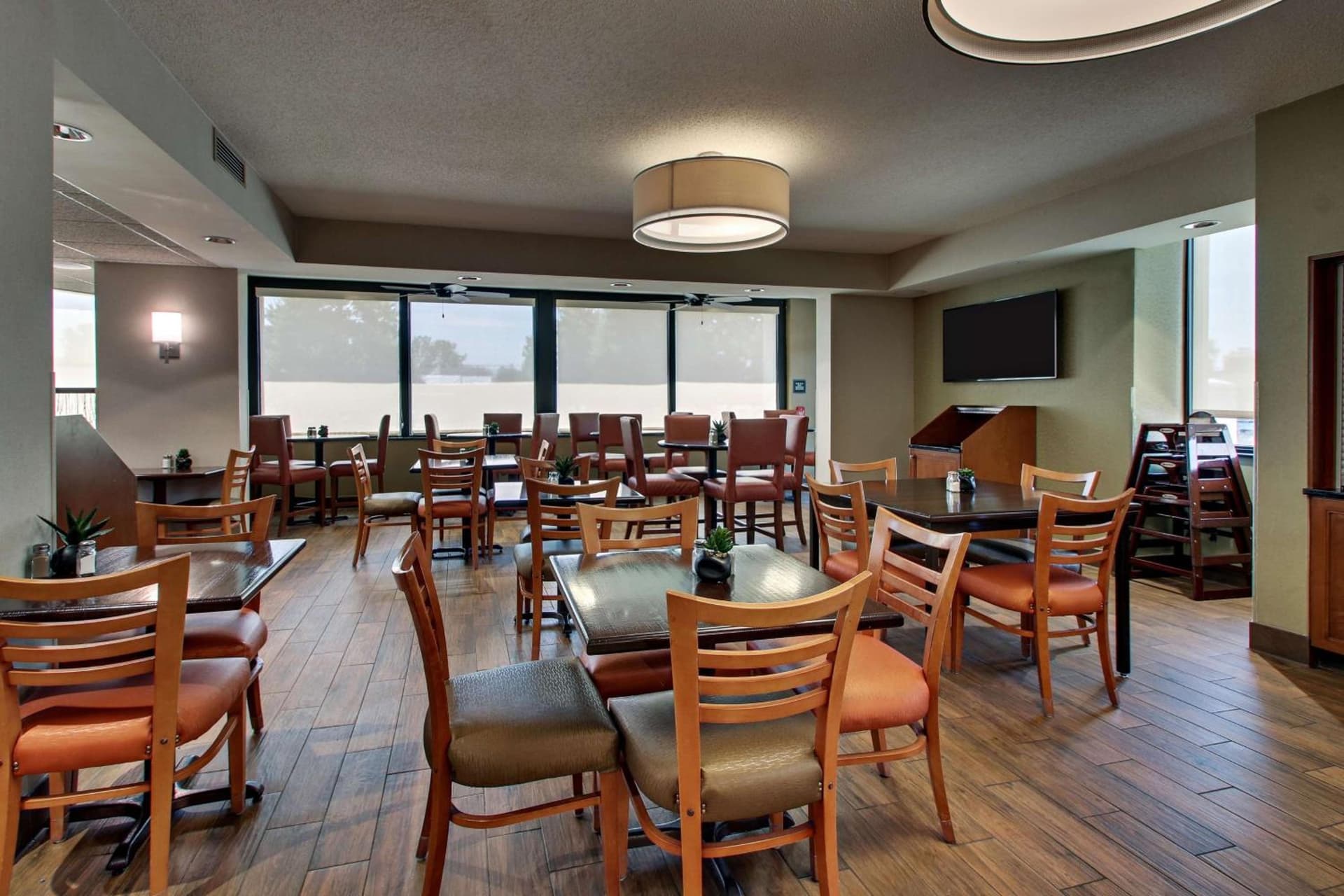 Drury Inn & Suites Evansville East interior in Evansville, IN — gallery photo 2