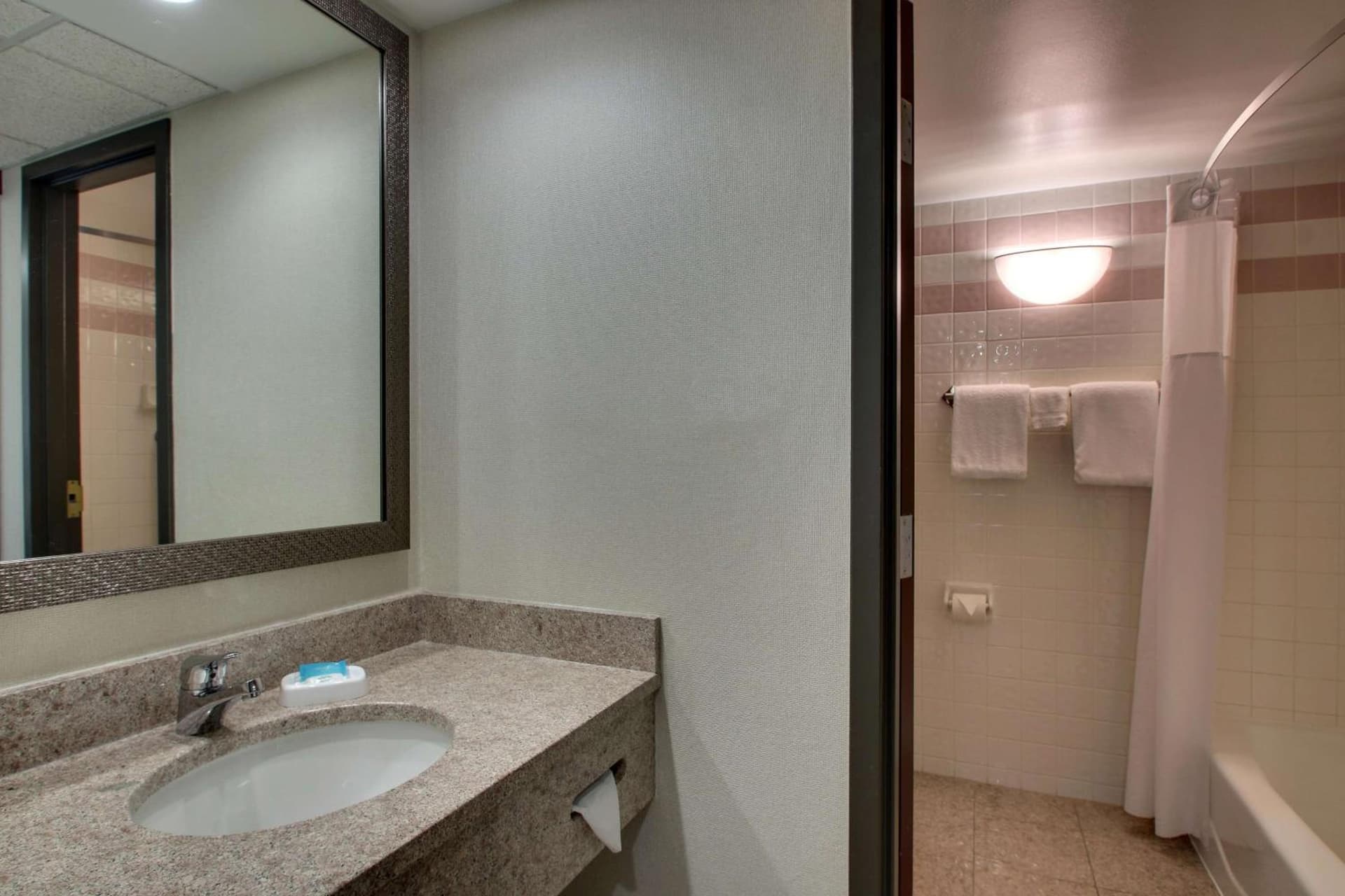 Drury Inn & Suites Evansville East gallery photo in Evansville, IN — image 20