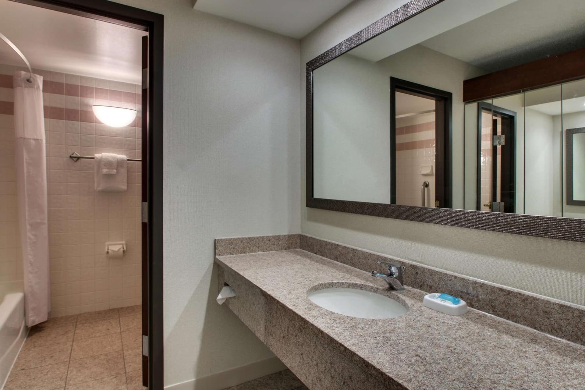 Drury Inn & Suites Evansville East gallery photo in Evansville, IN — image 8