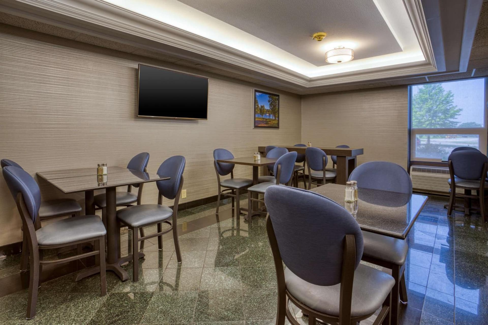 Drury Inn & Suites St. Louis - Fairview Heights gallery photo in Fairview Heights, IL — image 16