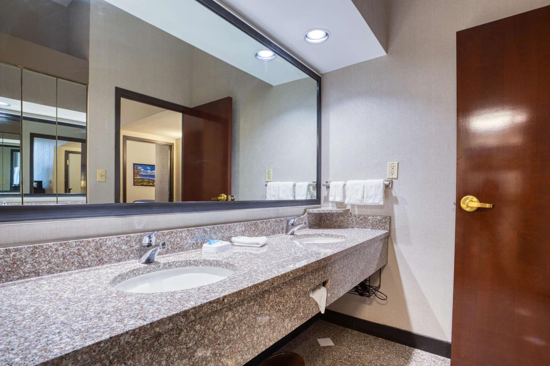 Drury Inn & Suites St. Louis - Fairview Heights gallery photo in Fairview Heights, IL — image 43