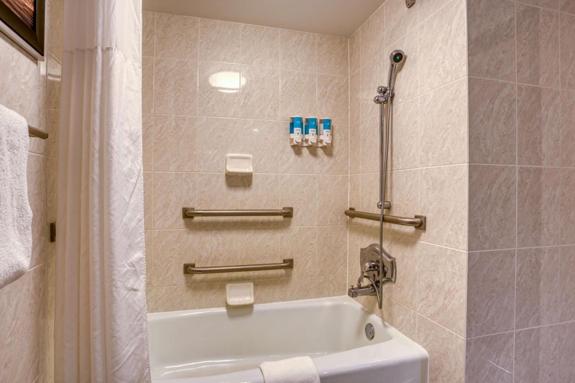 Drury Inn & Suites St. Louis - Fairview Heights gallery photo in Fairview Heights, IL — image 49