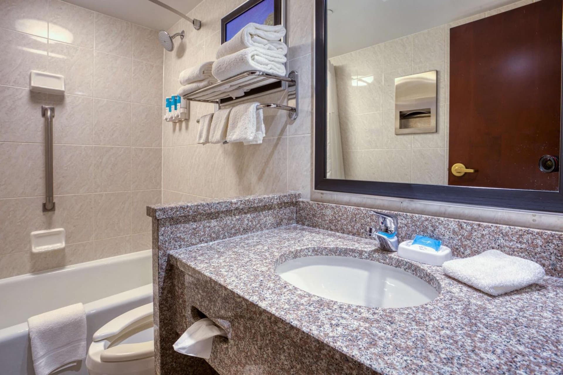 Drury Inn & Suites St. Louis - Fairview Heights gallery photo in Fairview Heights, IL — image 10