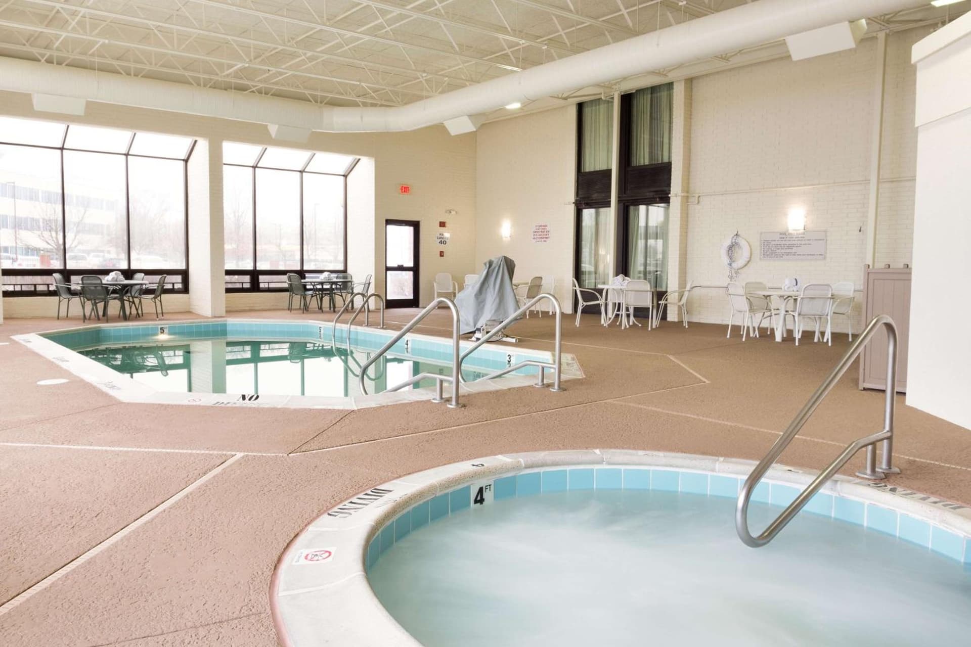 Drury Inn & Suites St. Louis Airport gallery photo in Edmundson, MO — image 16