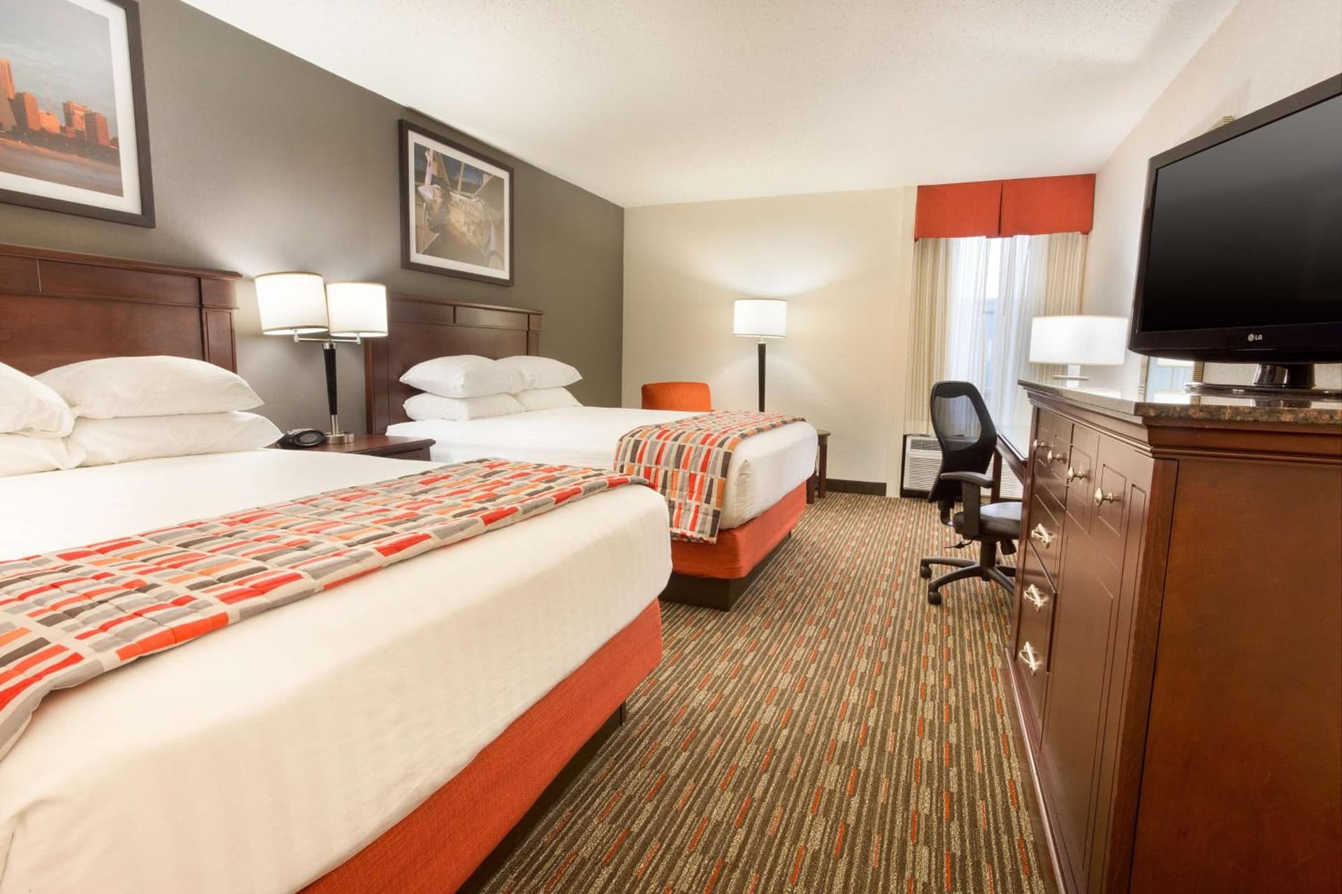 Drury Inn & Suites St. Louis Airport gallery photo in Edmundson, MO — image 11