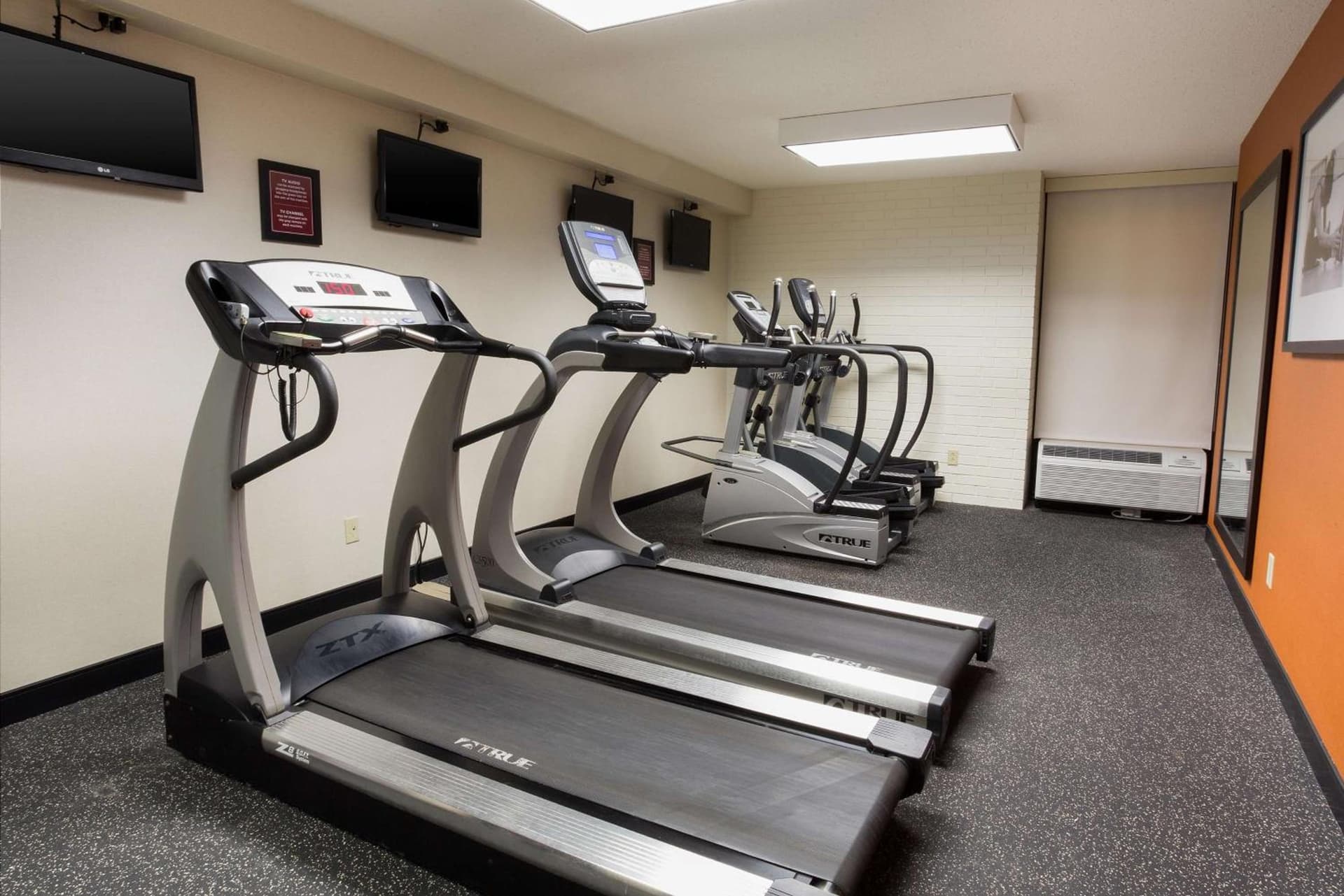 Drury Inn & Suites St. Louis Airport gallery photo in Edmundson, MO — image 4