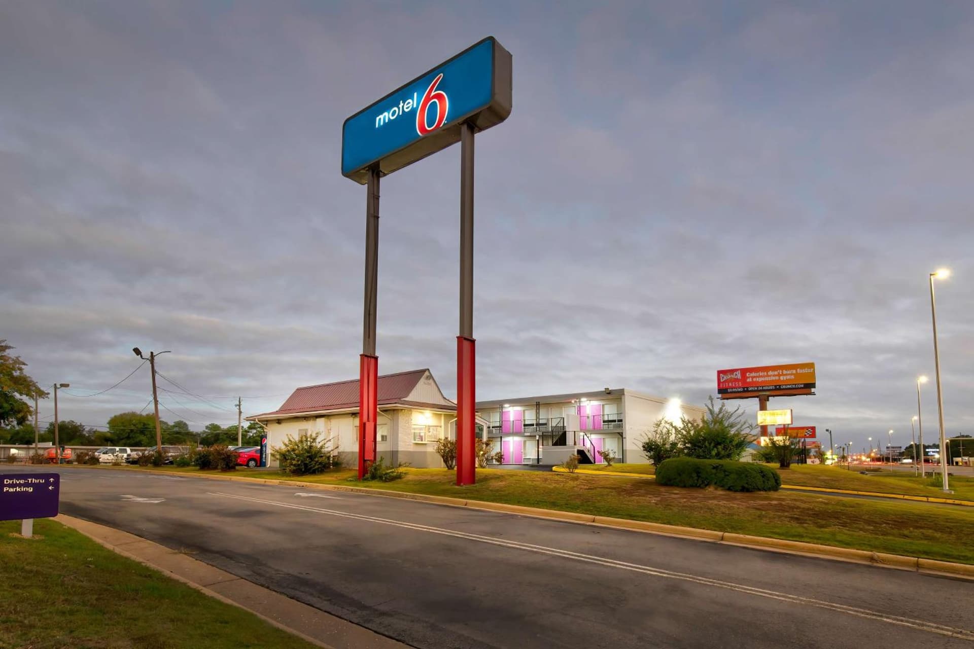 Motel 6 Tuscaloosa AL University exterior or lobby in Tuscaloosa, AL — main listing photo