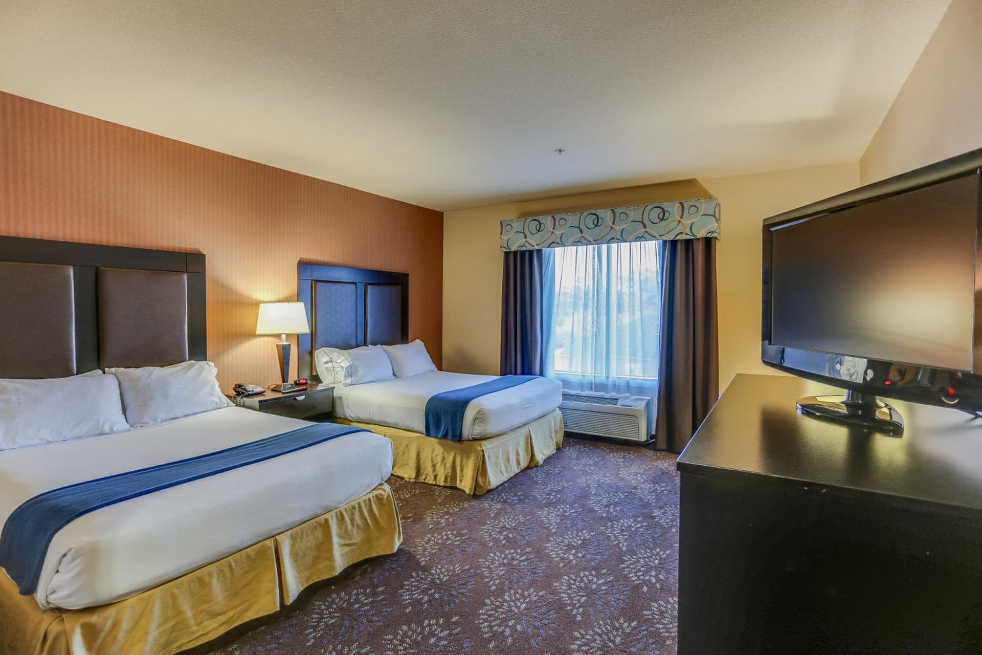 Holiday Inn Express Hotel & Suites Huntsville by IHG interior in Huntsville, TX — gallery photo 2