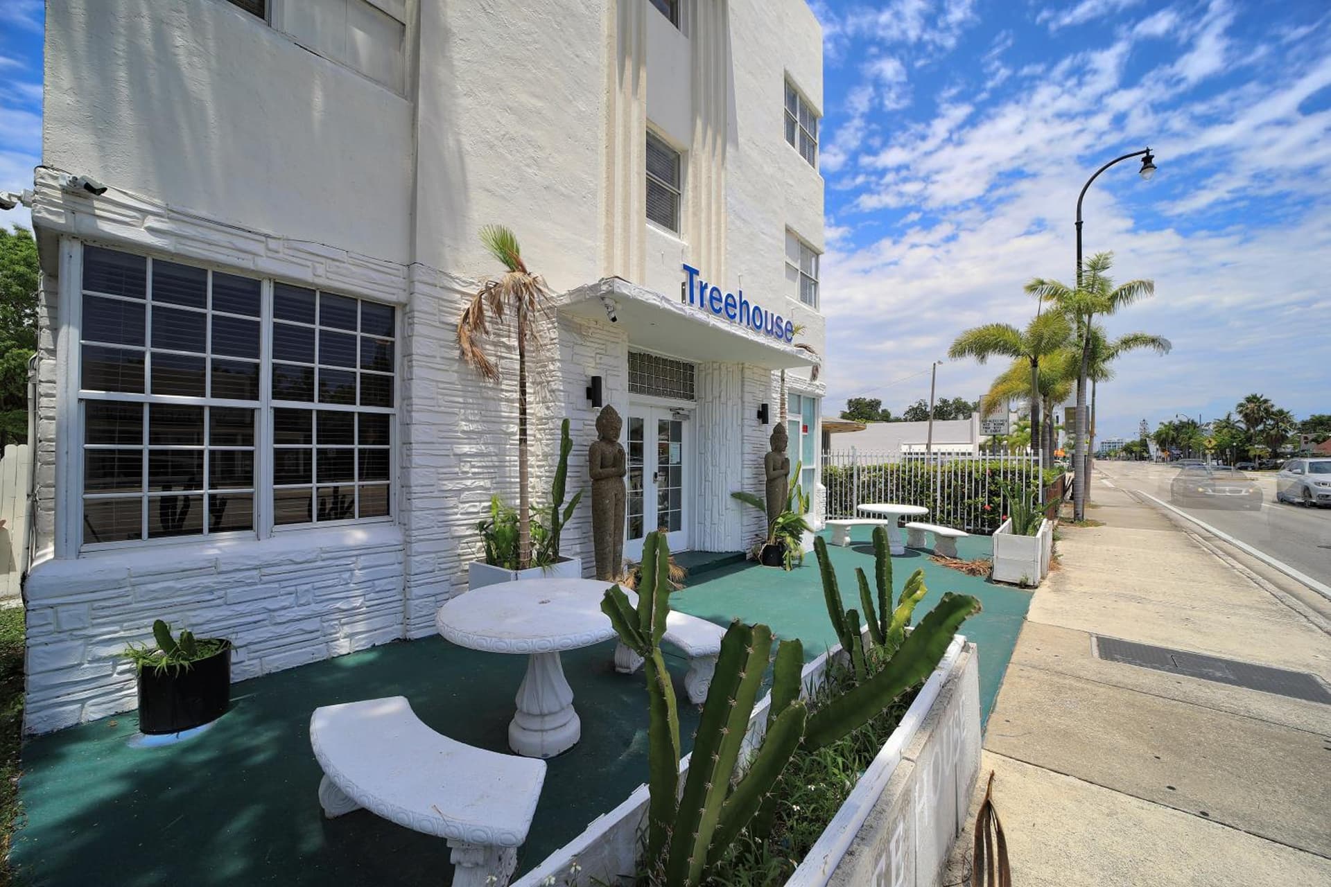 Treehouse Hotel interior in Miami, FL — gallery photo 2