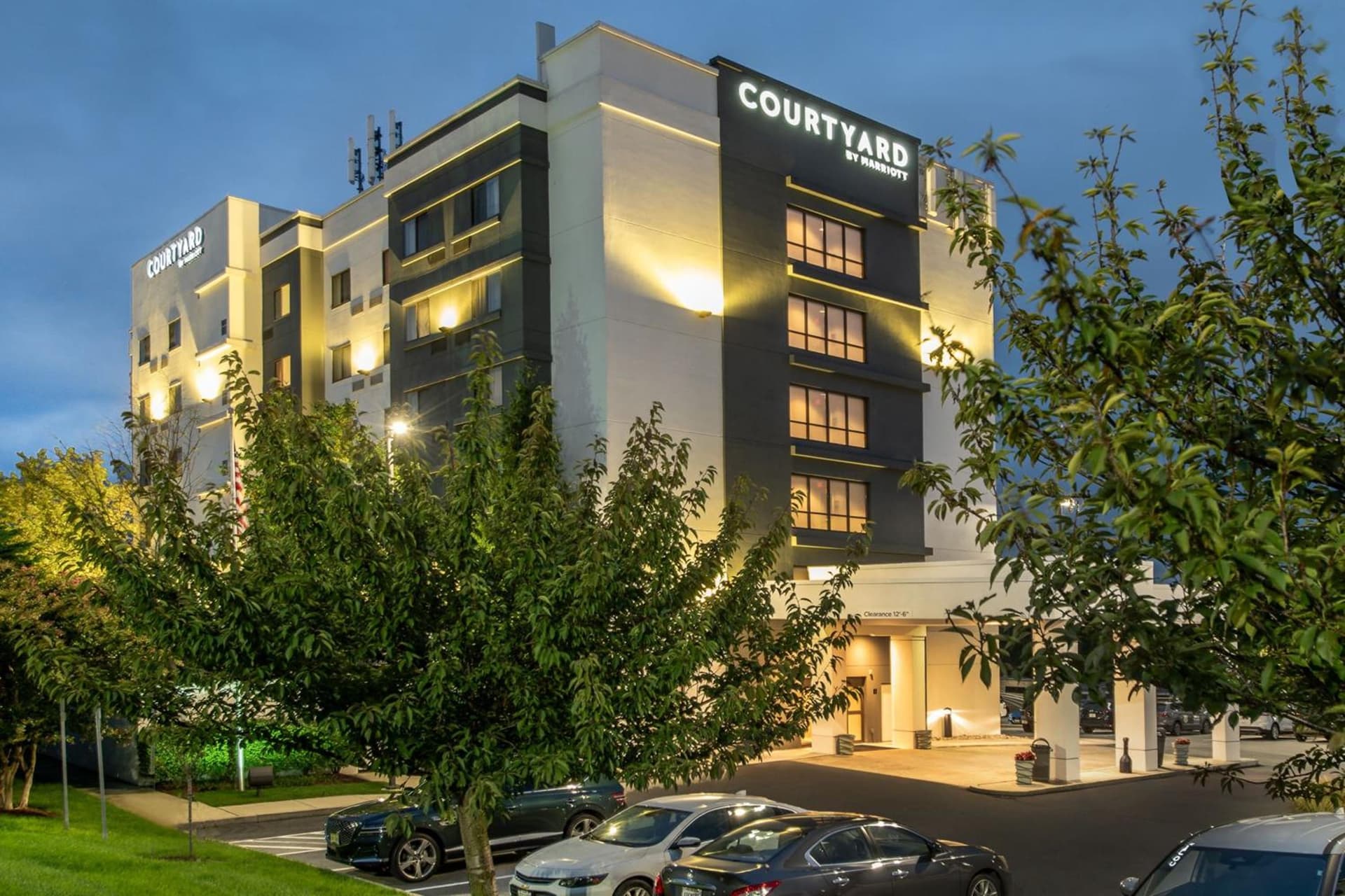 Courtyard by Marriott Hagerstown interior in Hagerstown, MD — gallery photo 2