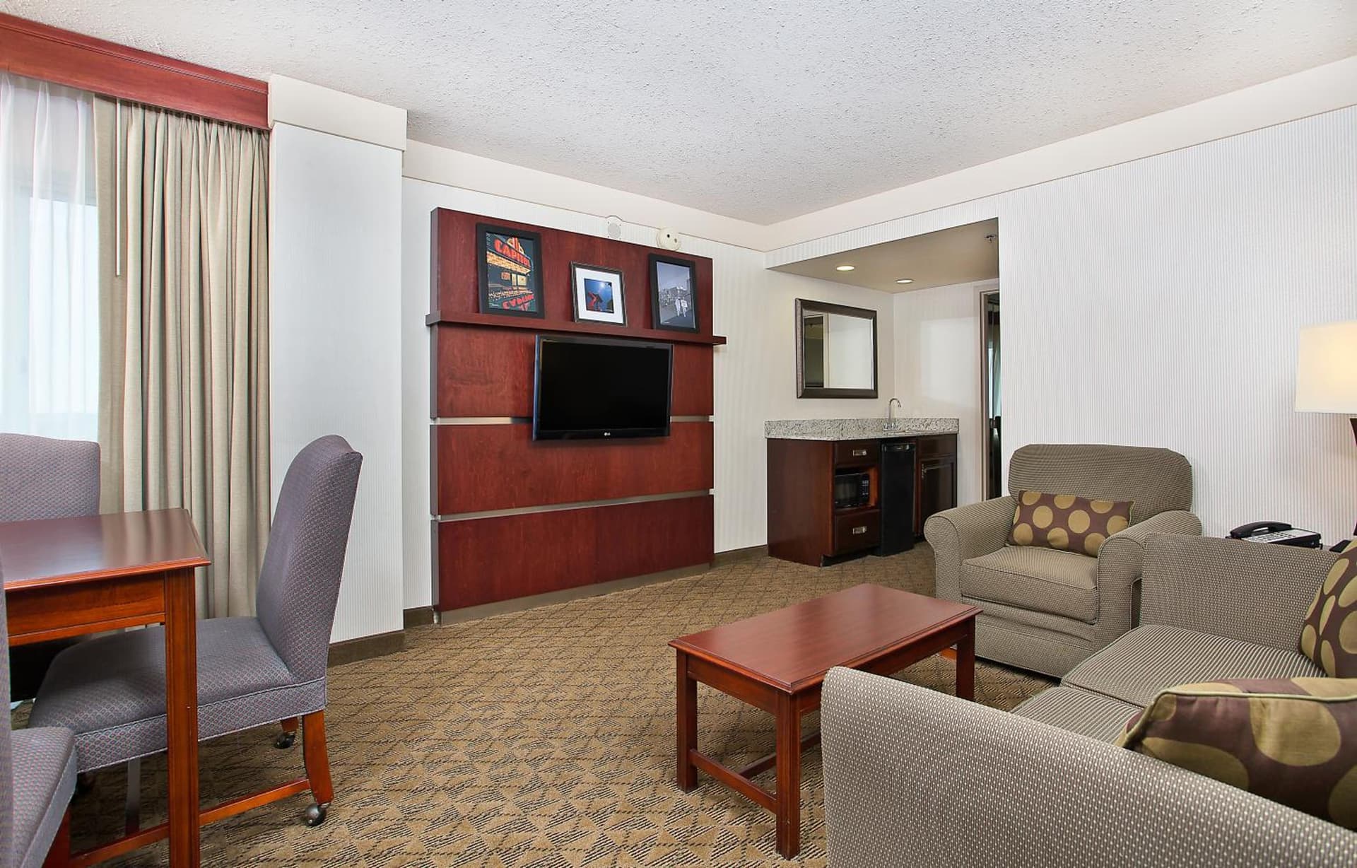 Holiday Inn University Plaza-Bowling Green by IHG interior in Bowling Green, KY — gallery photo 2