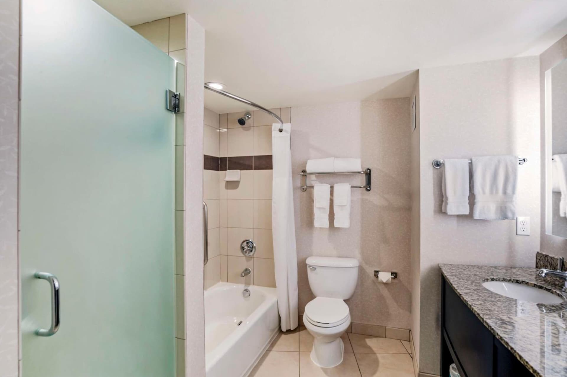 Best Western Plus Marina Gateway Hotel gallery photo in National City, CA — image 37