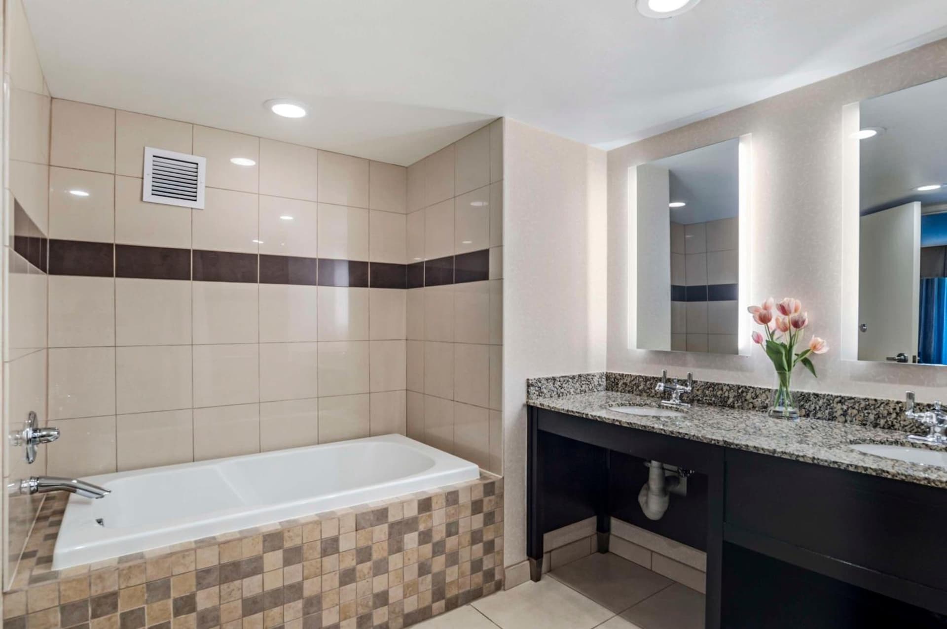 Best Western Plus Marina Gateway Hotel gallery photo in National City, CA — image 21