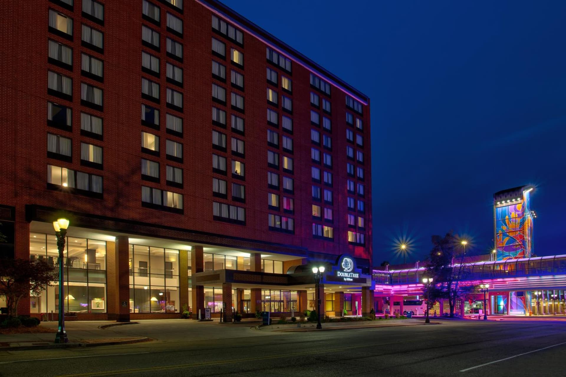 DoubleTree by Hilton Lansing gallery photo in Lansing, MI — image 51