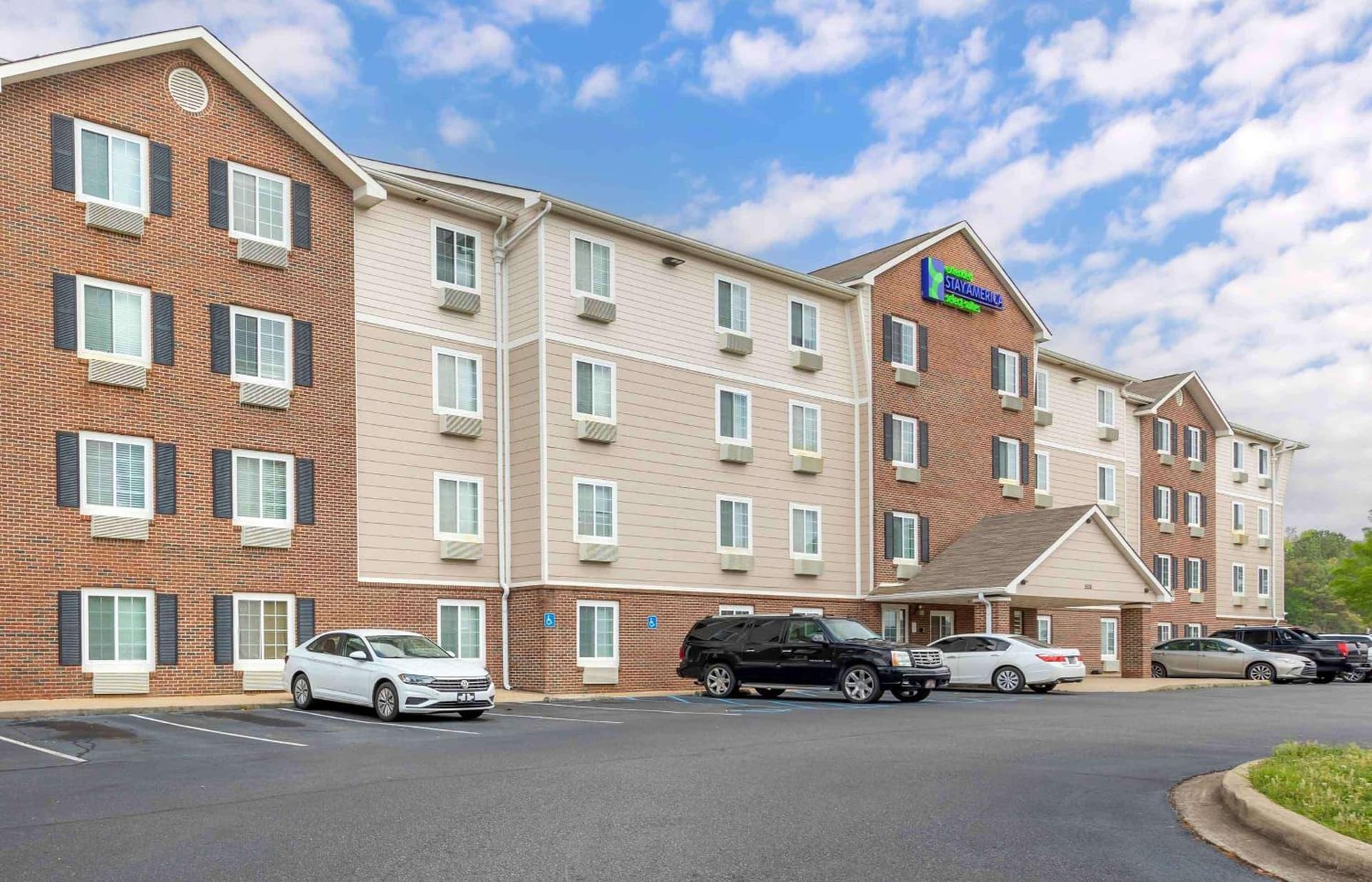 Extended Stay America Select Suites - Birmingham - Bessemer interior in Bessemer, AL — gallery photo 2